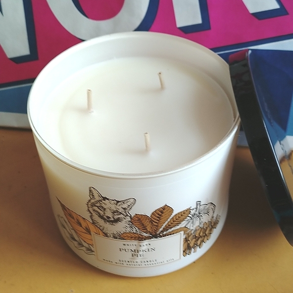 Host Pick 🎉 Bath & Body Works Pumpkin Pie 3-Wick Candle🥧 - Picture 3 of 5
